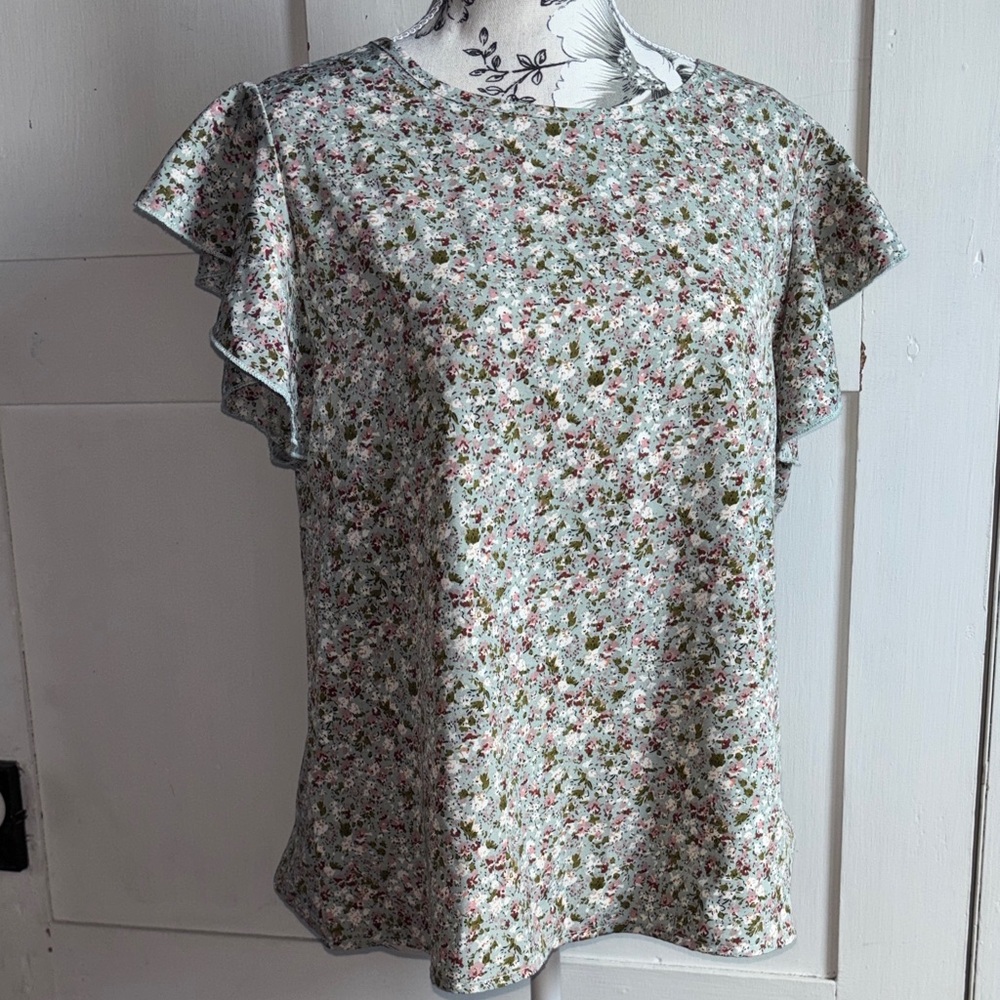 NWOT Floral Flutter Sleeve Top Sage Light Green Short Sleeve Shirt Large L